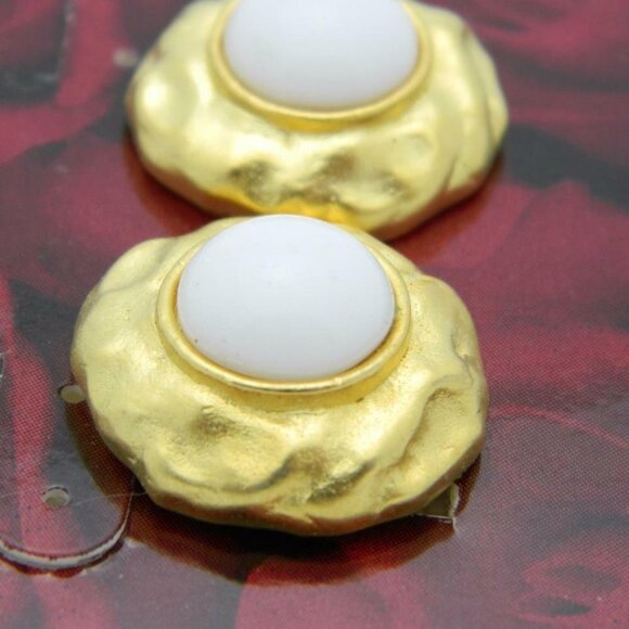 New Old Stock ROSA FLORES White Glass Earrings - Picture 3 of 5